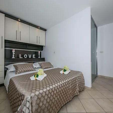 Spaladium Πανσιόν 4*