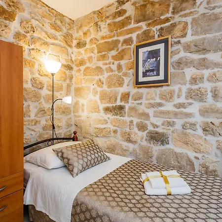Spaladium Πανσιόν 4*